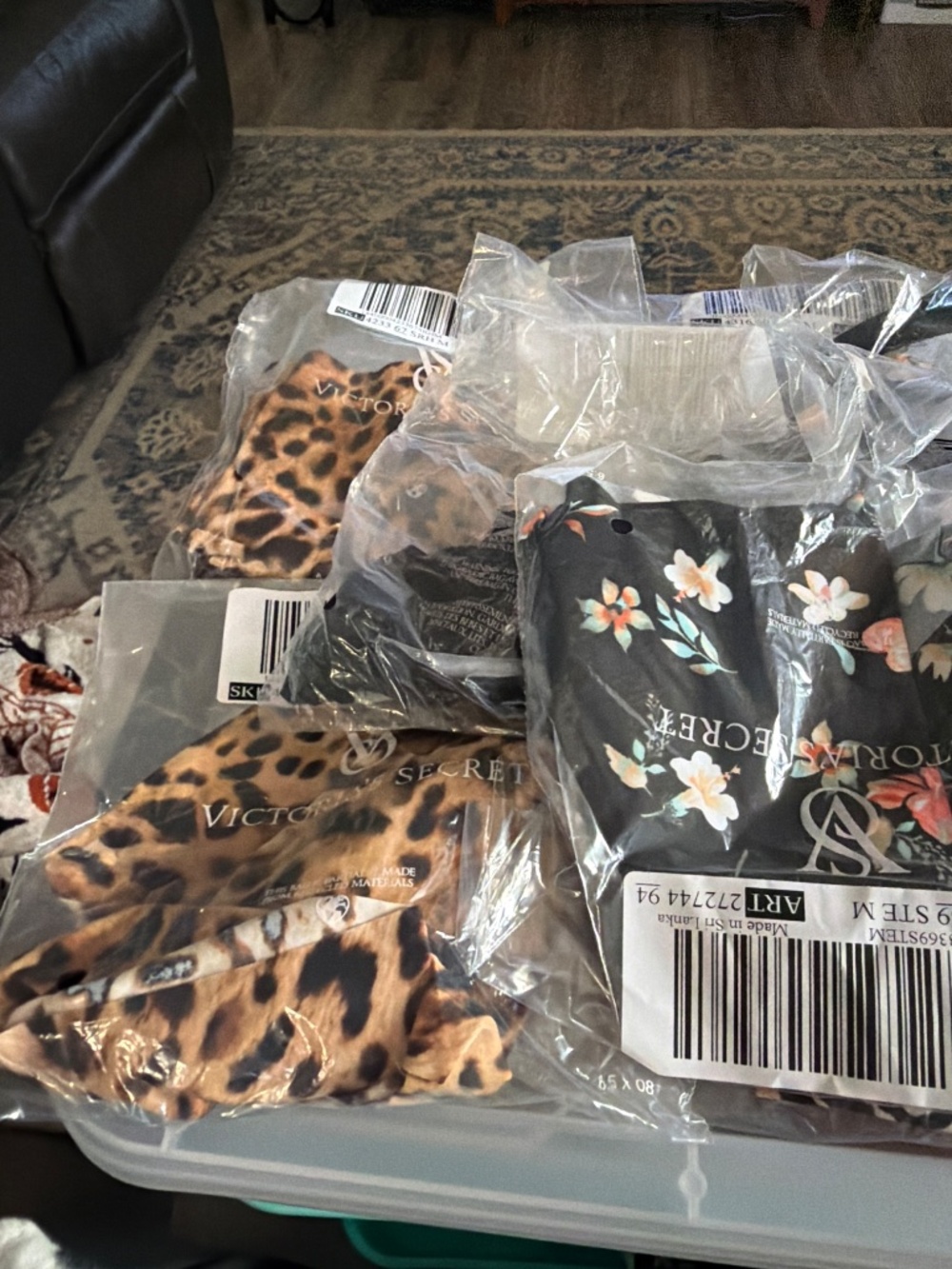 10 pairs of VS panties - Picture 2 of 6